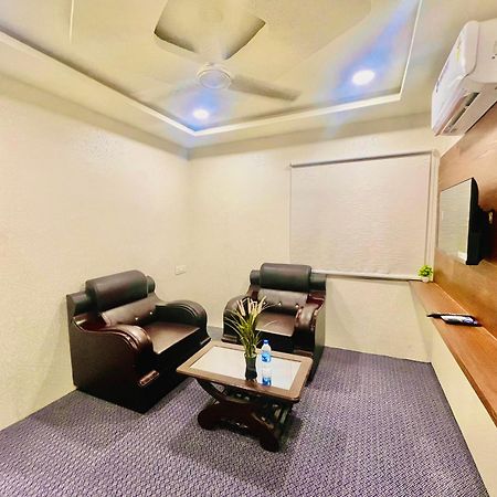 Hotel Eagle Grand Hyderabad Airport Zone Шамшабад Екстериор снимка