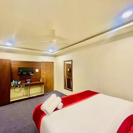 Hotel Eagle Grand Hyderabad Airport Zone Шамшабад Екстериор снимка