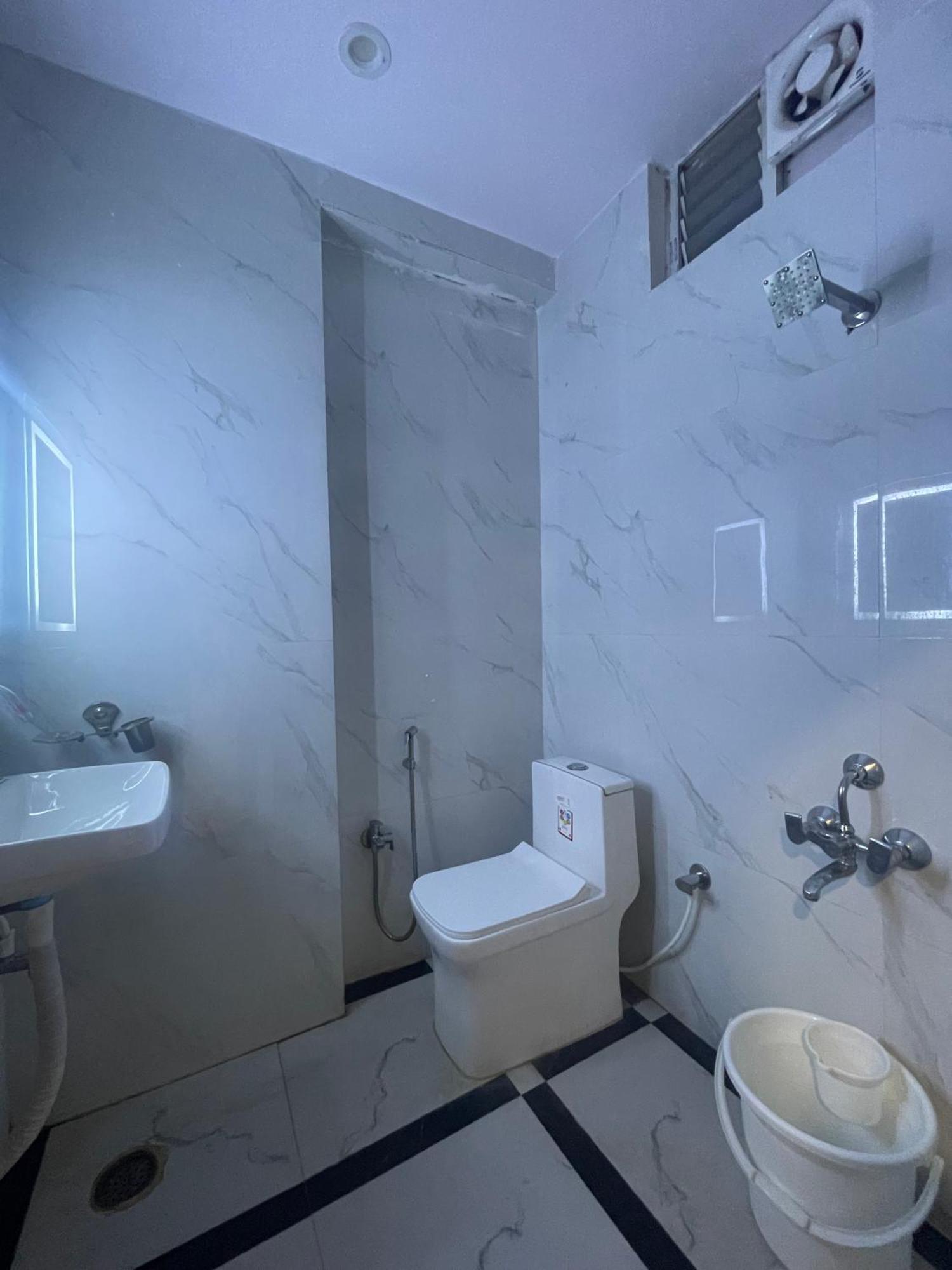 Hotel Eagle Grand Hyderabad Airport Zone Шамшабад Екстериор снимка