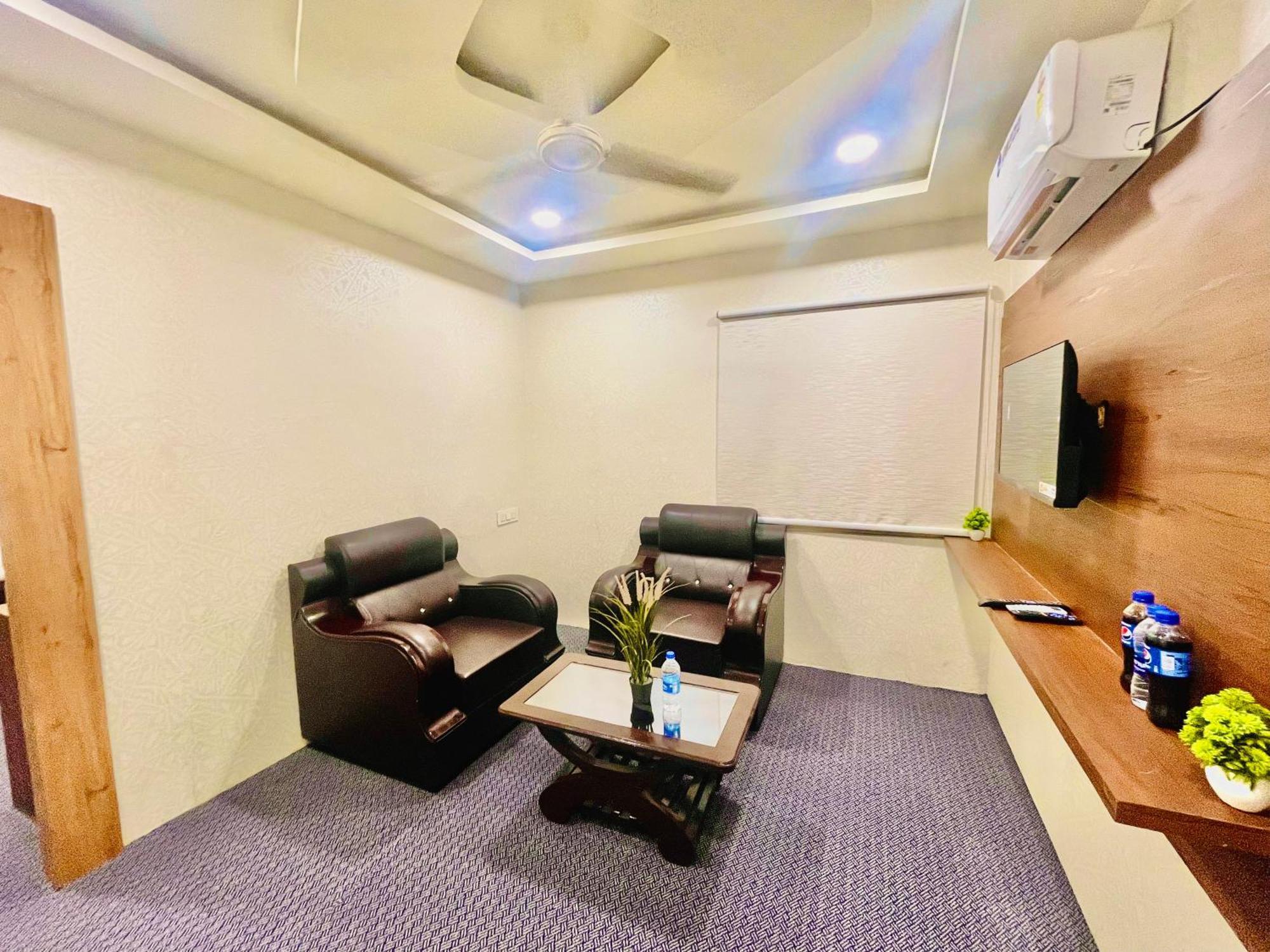 Hotel Eagle Grand Hyderabad Airport Zone Шамшабад Екстериор снимка