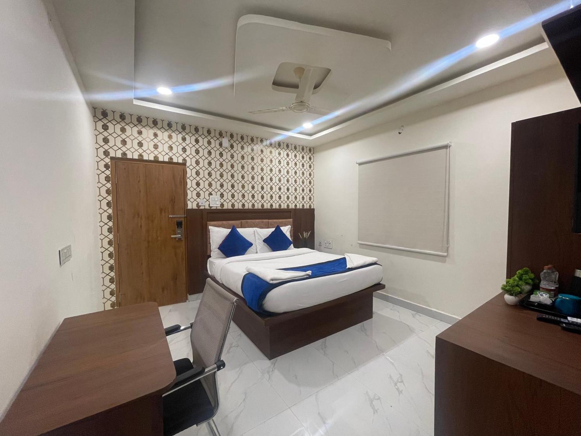 Hotel Eagle Grand Hyderabad Airport Zone Шамшабад Екстериор снимка