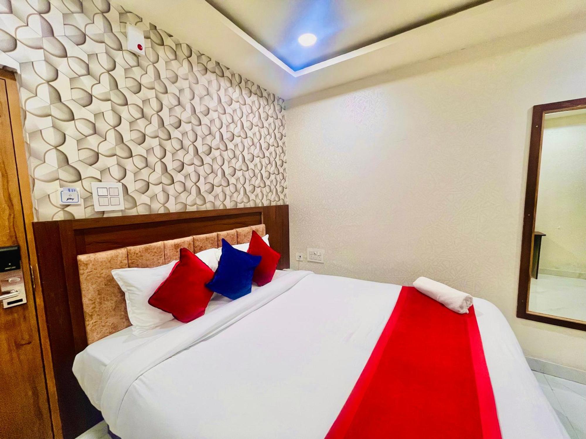 Hotel Eagle Grand Hyderabad Airport Zone Шамшабад Екстериор снимка