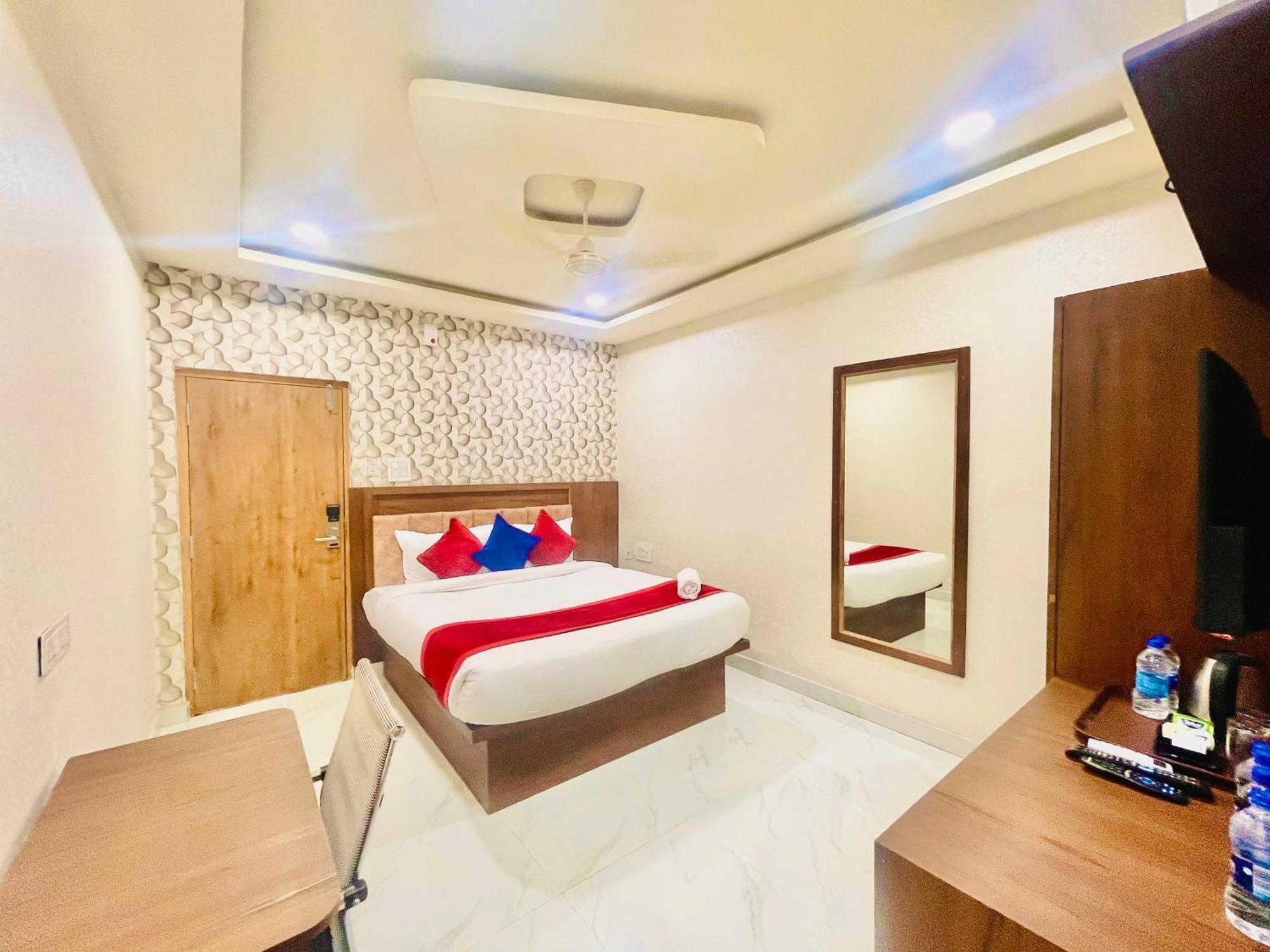 Hotel Eagle Grand Hyderabad Airport Zone Шамшабад Екстериор снимка