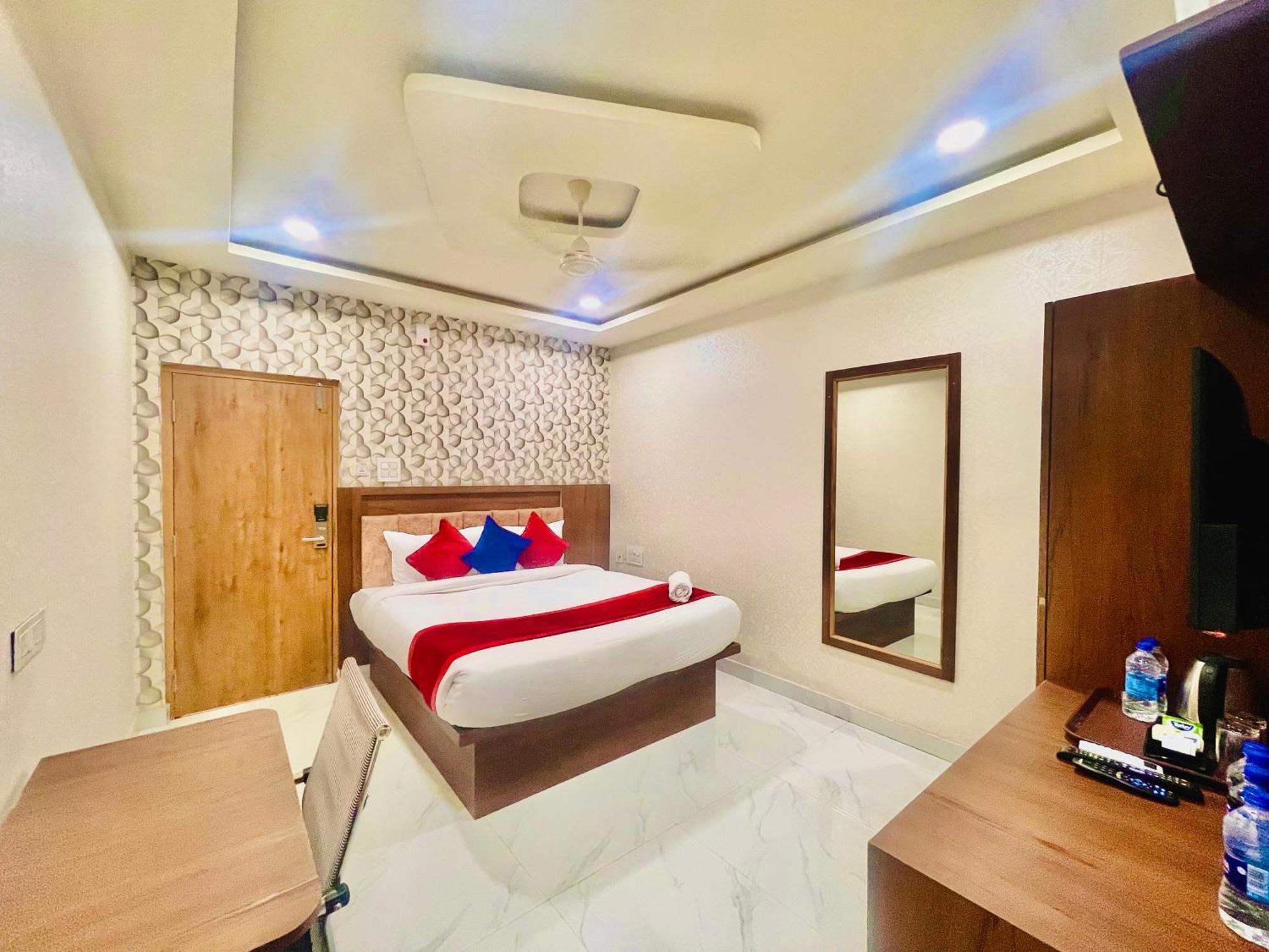 Hotel Eagle Grand Hyderabad Airport Zone Шамшабад Екстериор снимка