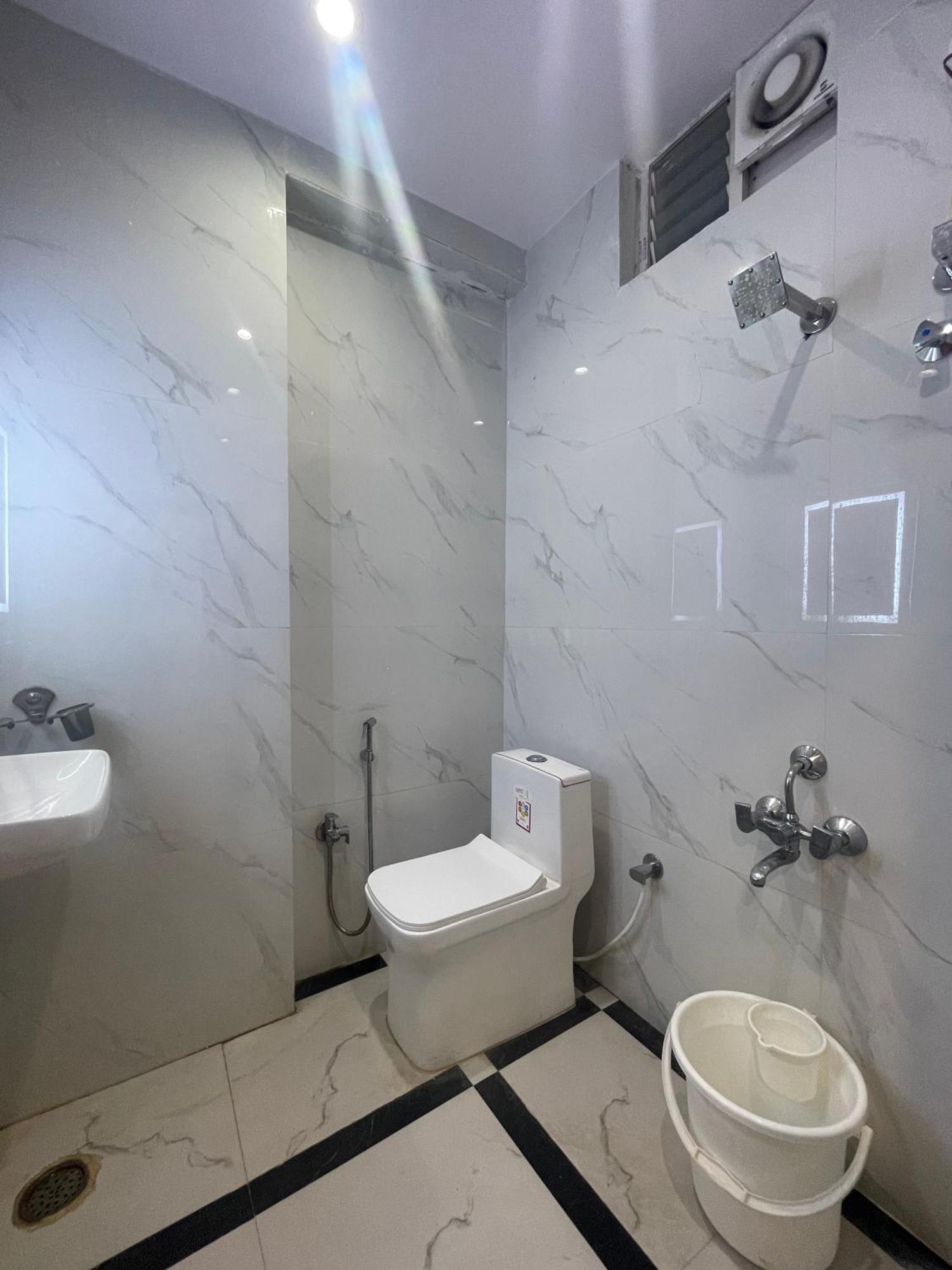 Hotel Eagle Grand Hyderabad Airport Zone Шамшабад Екстериор снимка