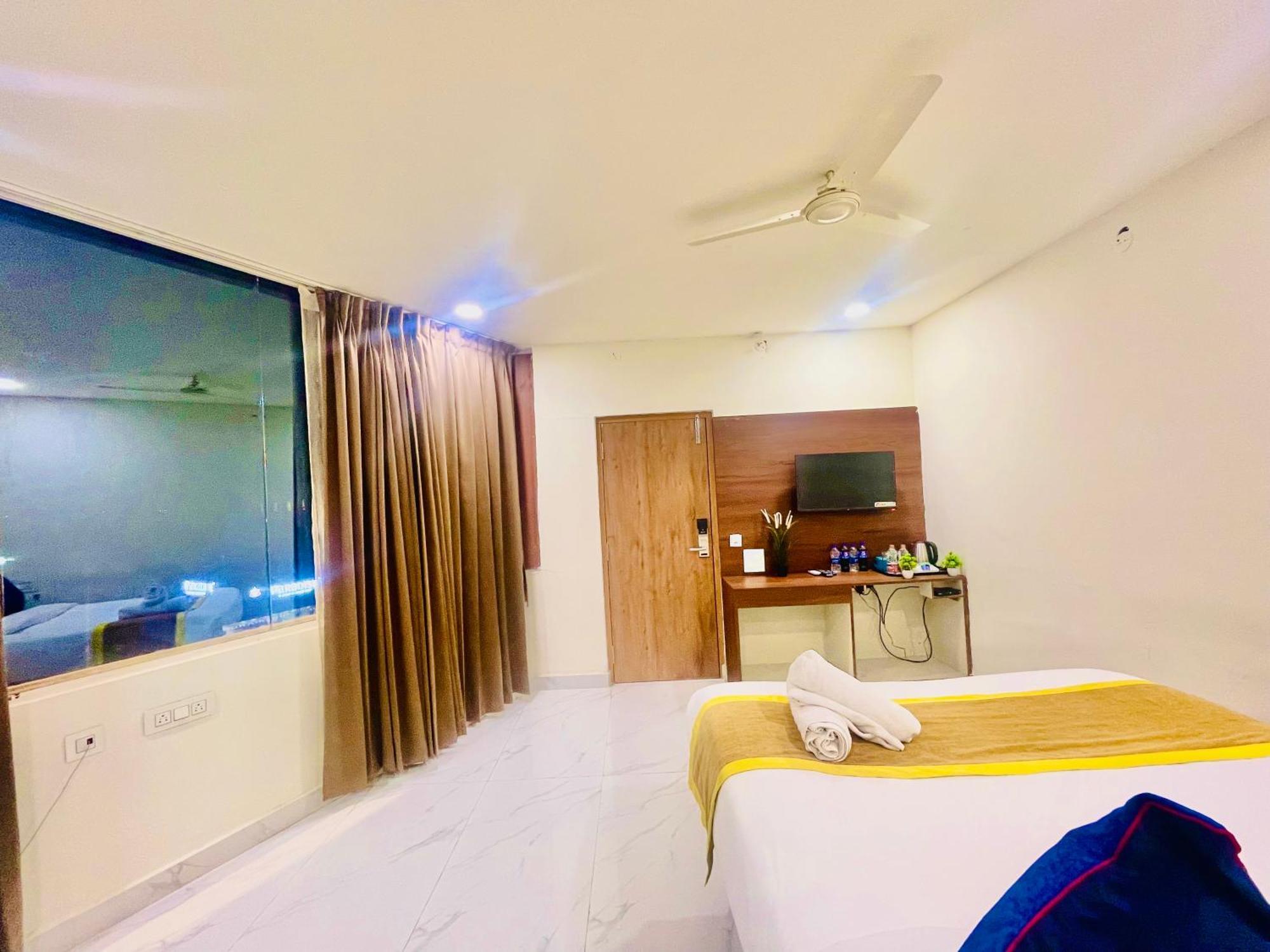 Hotel Eagle Grand Hyderabad Airport Zone Шамшабад Екстериор снимка