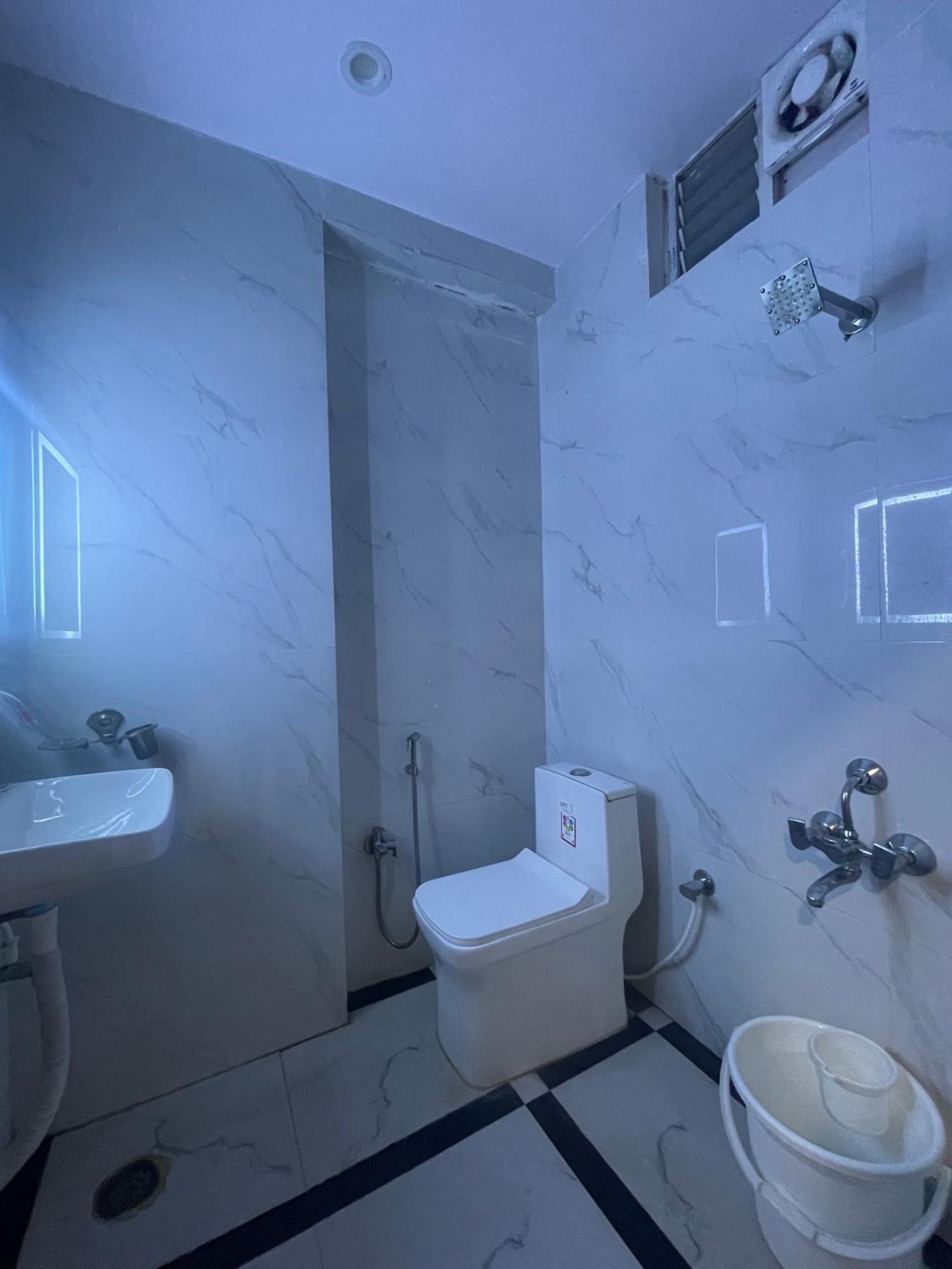 Hotel Eagle Grand Hyderabad Airport Zone Шамшабад Екстериор снимка
