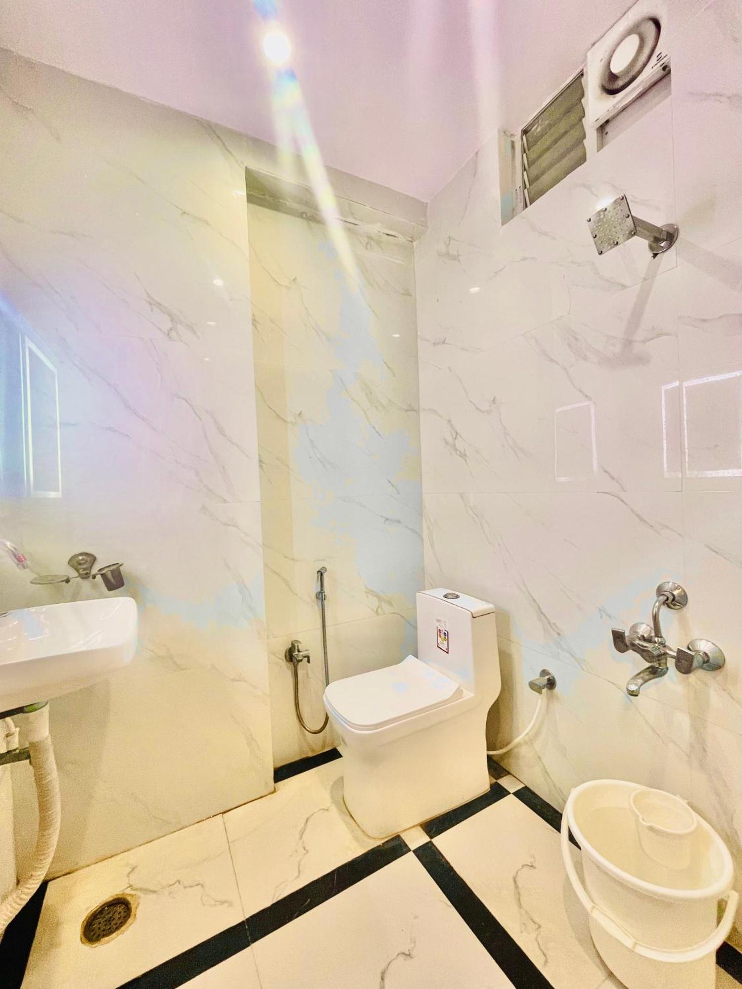 Hotel Eagle Grand Hyderabad Airport Zone Шамшабад Екстериор снимка