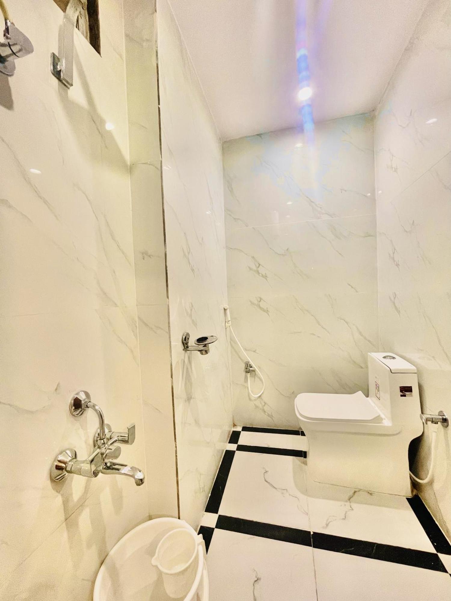 Hotel Eagle Grand Hyderabad Airport Zone Шамшабад Екстериор снимка