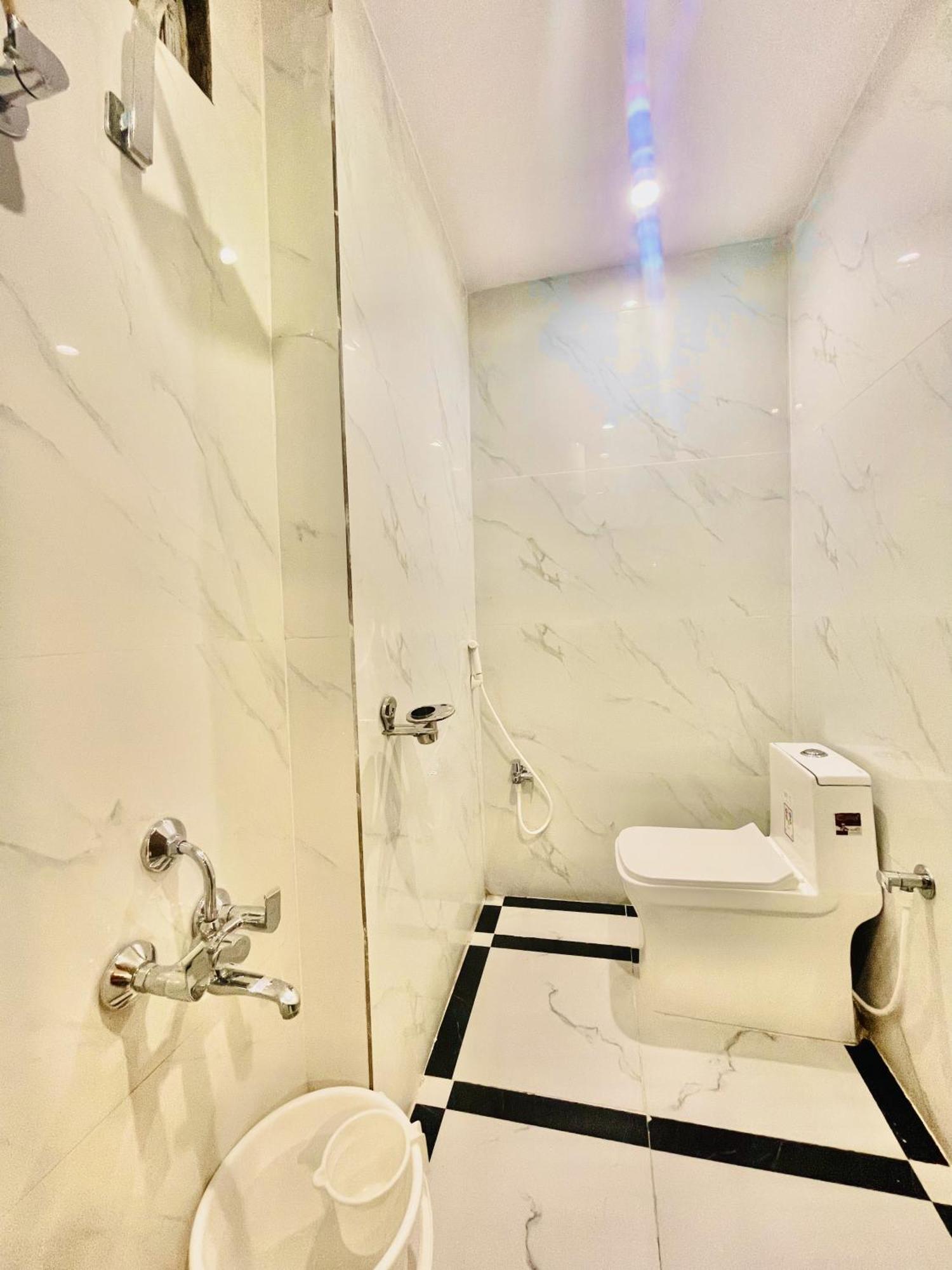 Hotel Eagle Grand Hyderabad Airport Zone Шамшабад Екстериор снимка